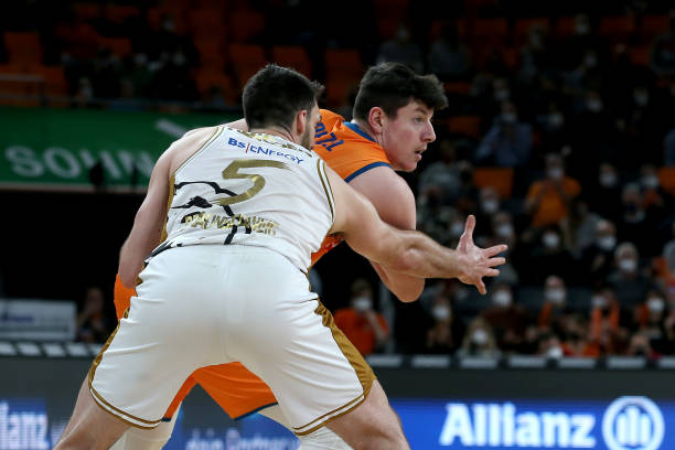 传球来打破 传球来打破