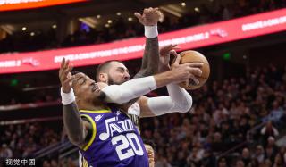 在足球比赛 在足球比赛